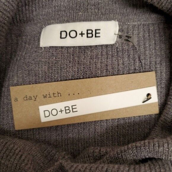 DO+BE Collection Ladies Off Shoulder Sweater with Bell Sleeves in Size S - Picture 4 of 6